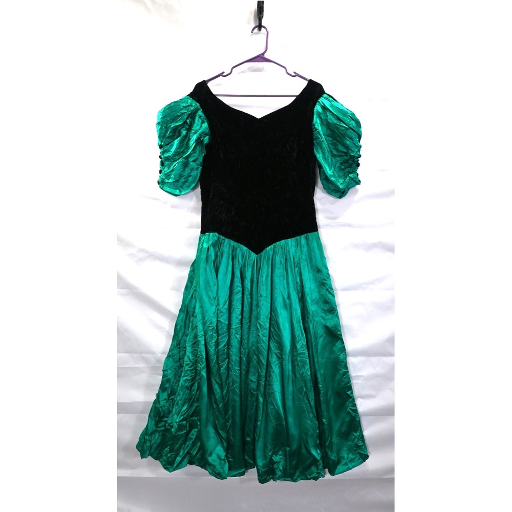 Gorgeous Vintage 80s Puff Sleeve Black Velvet And Green Dress Bow Prom Flowy
